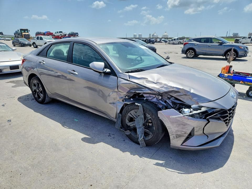2023 HYUNDAI ELANTRA SEL 4