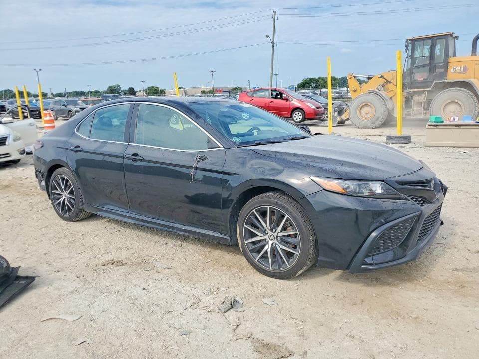 2021 TOYOTA CAMRY SE 4