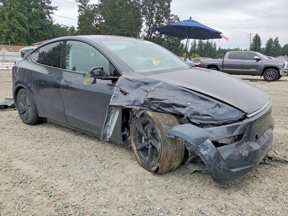 2026 TESLA MODEL Y 4