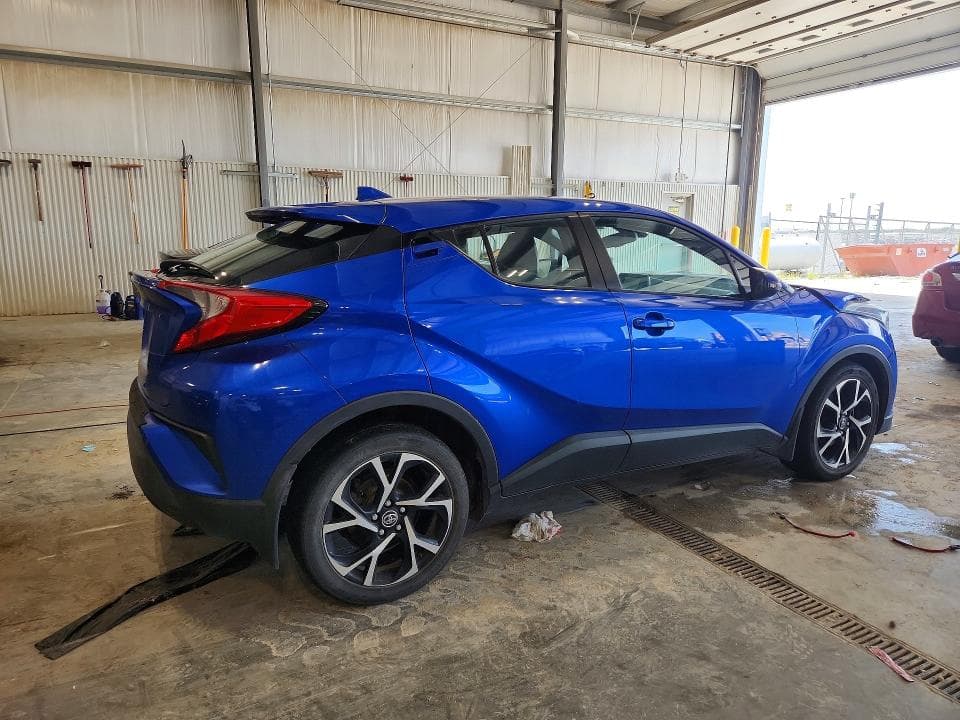 2018 TOYOTA C-HR XLE 3