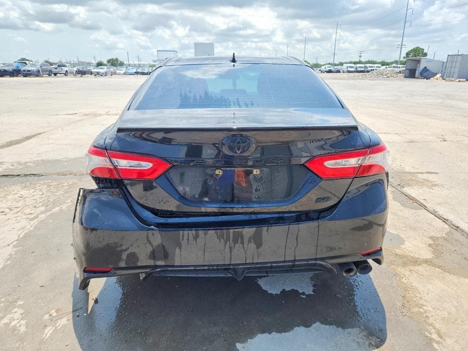 2020 TOYOTA CAMRY SE 6
