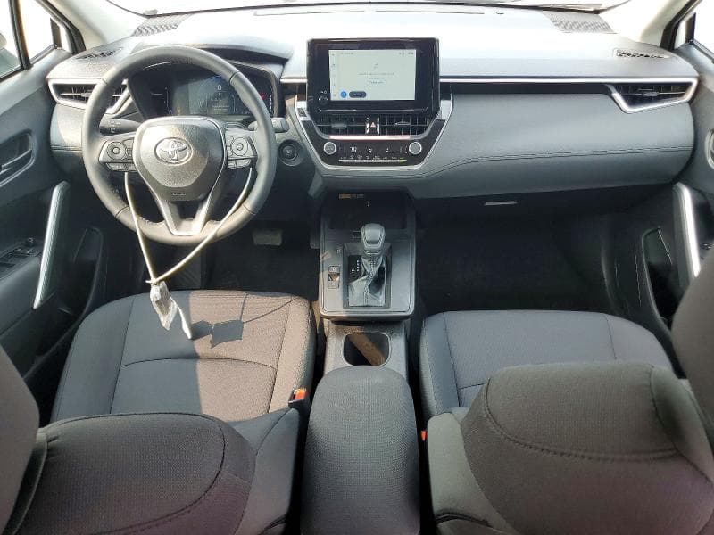2026 TOYOTA COROLLA CROSS LE 8