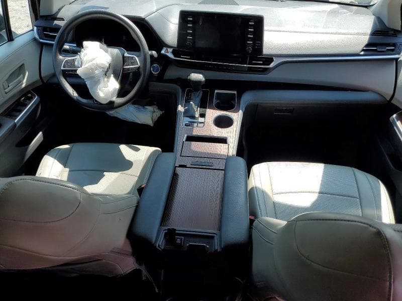 2021 TOYOTA SIENNA LE 8