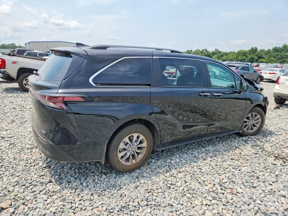 2026 TOYOTA SIENNA XLE 7-PASSENGER 3