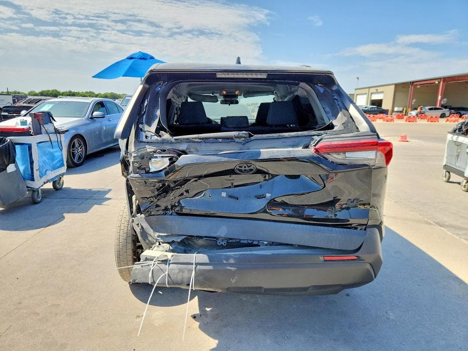 2021 TOYOTA RAV4 LE 6