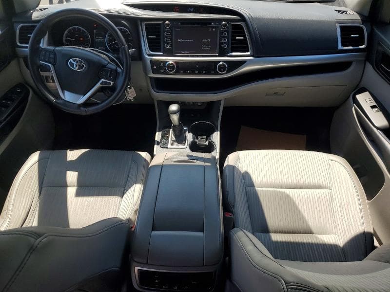 2017 TOYOTA HIGHLANDER LE PLUS 8