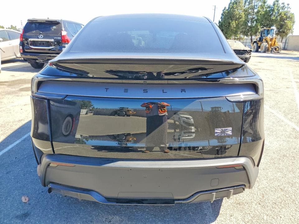 2026 TESLA MODEL Y 6