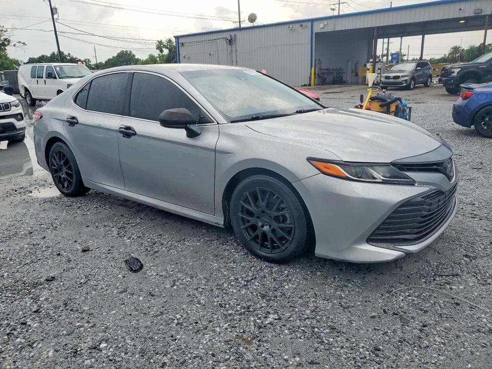 2019 TOYOTA CAMRY LE 4
