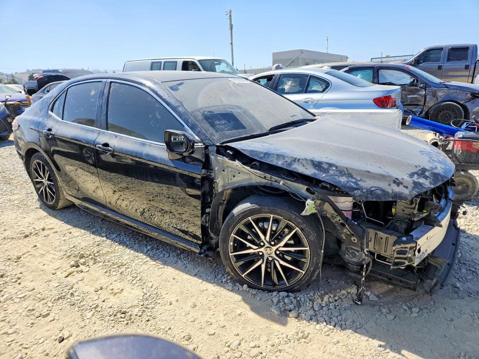 2024 TOYOTA CAMRY SE 4