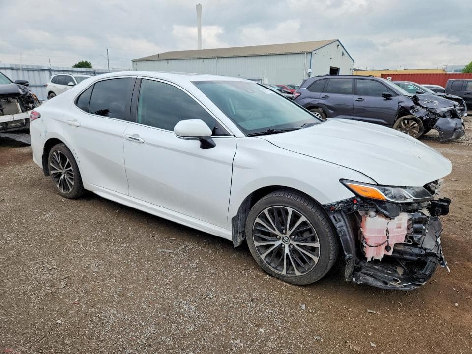 2020 TOYOTA CAMRY SE 4