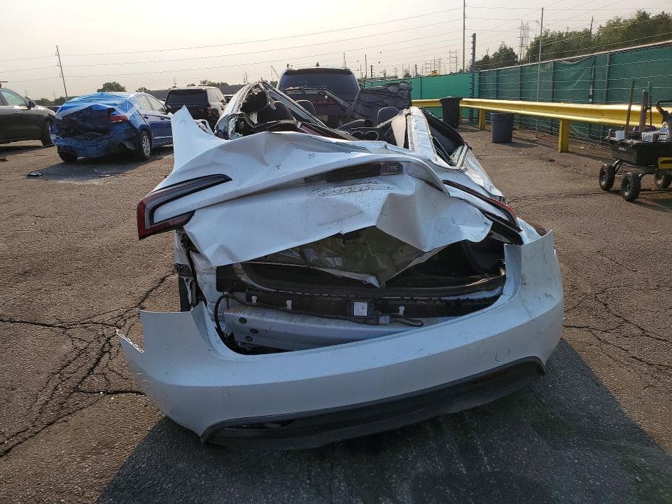 2025 TESLA MODEL 3 6