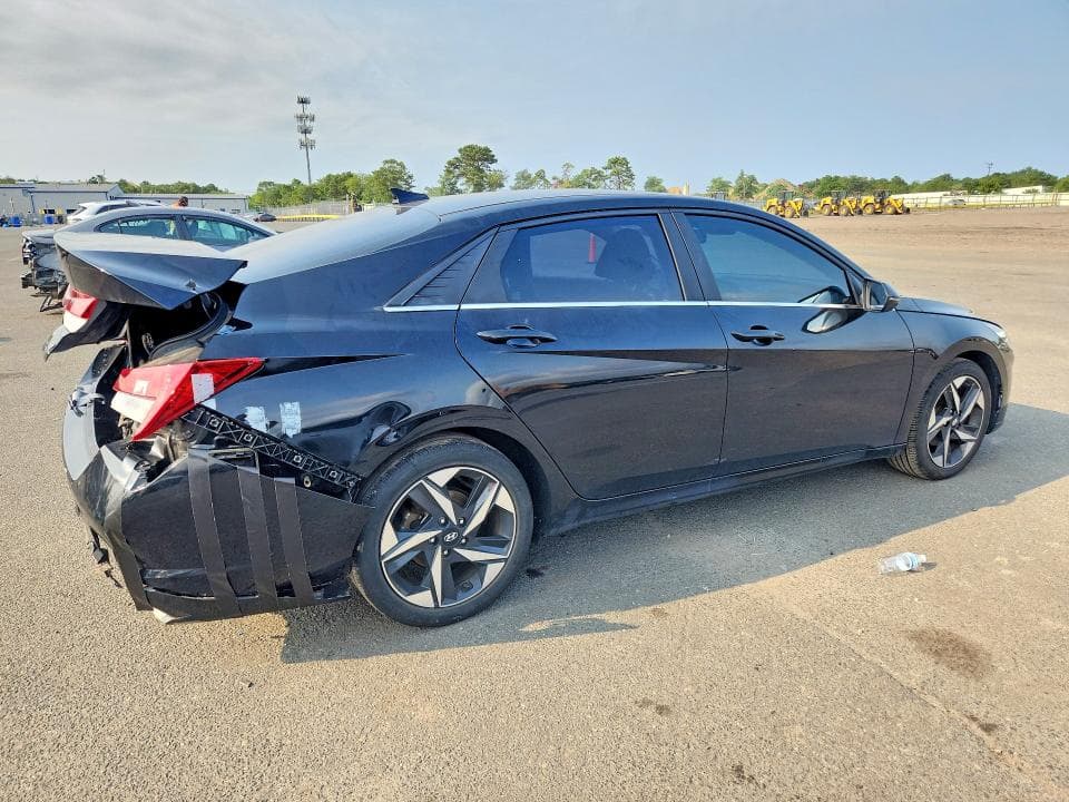 2023 HYUNDAI ELANTRA LIMITED 3