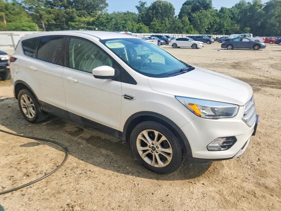 2017 FORD ESCAPE SE 4