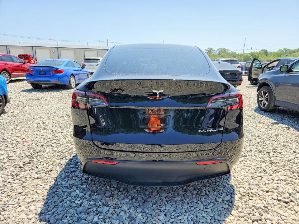 2025 TESLA MODEL Y 6