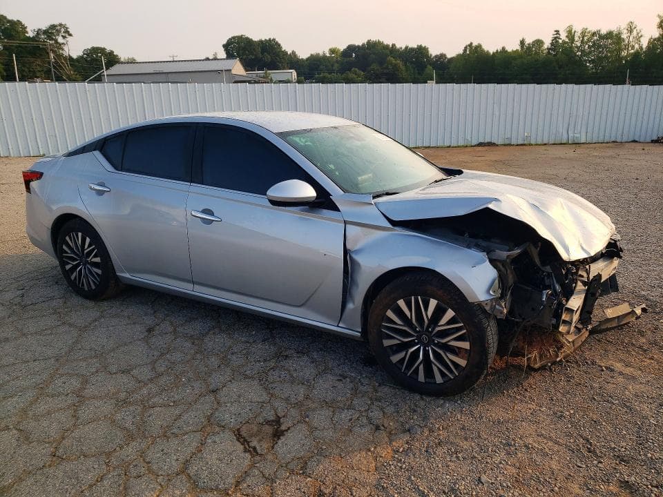 2023 NISSAN ALTIMA SV 4