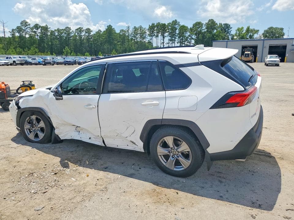 2025 TOYOTA RAV4 XLE 2