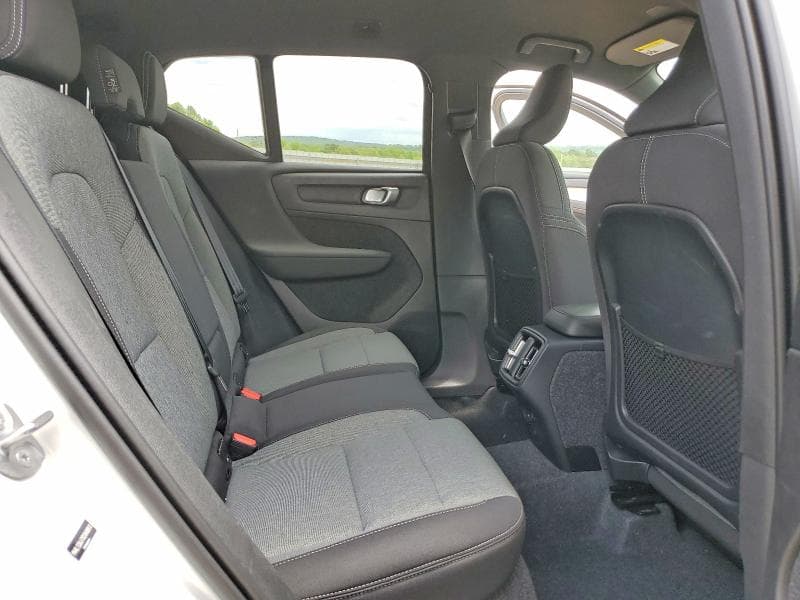 2025 VOLVO XC40 CORE 11