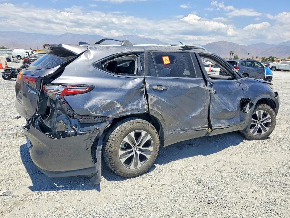 2023 TOYOTA HIGHLANDER HYBRID XLE 3