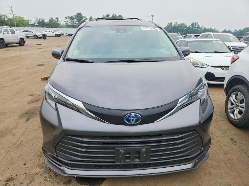 2025 TOYOTA SIENNA XLE 8-PASSENGER 5