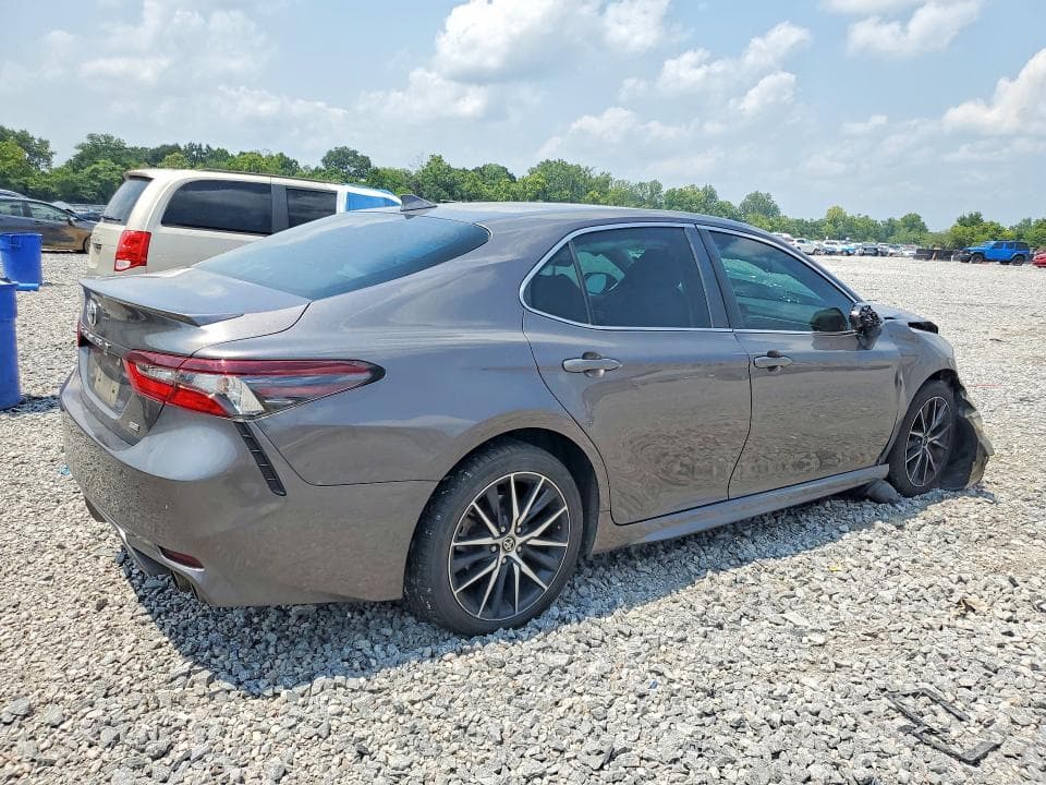 2021 TOYOTA CAMRY SE 3
