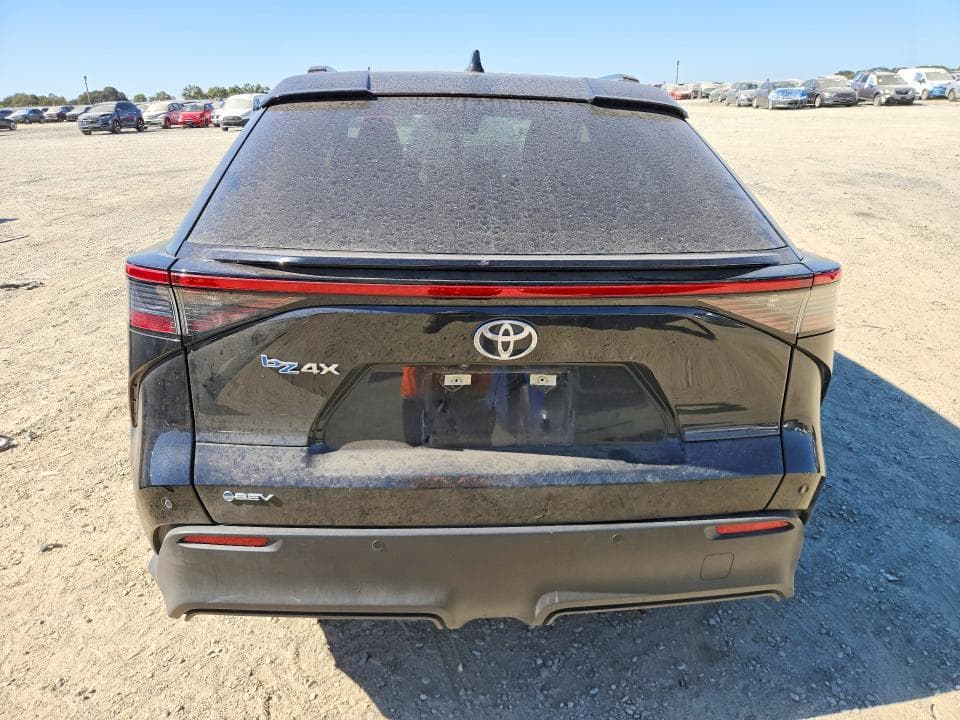 2025 TOYOTA BZ4X XLE 6