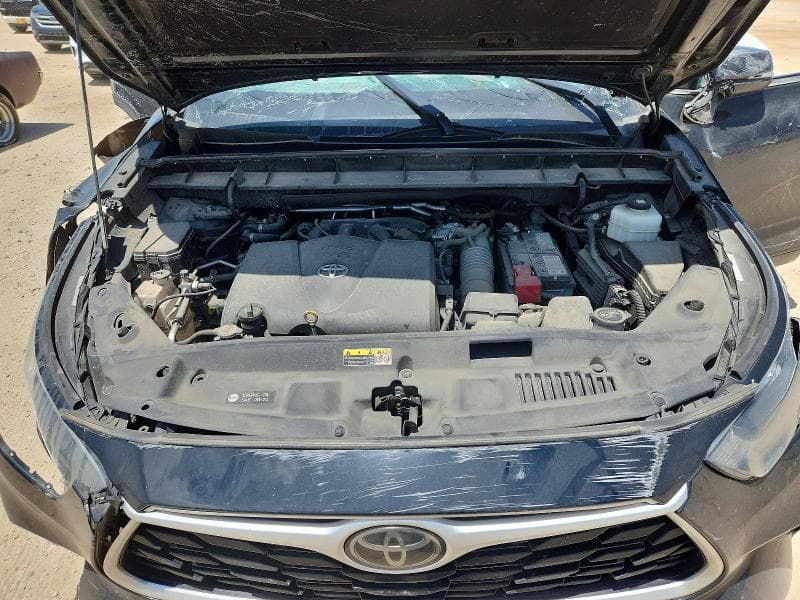 2020 TOYOTA HIGHLANDER XLE 11