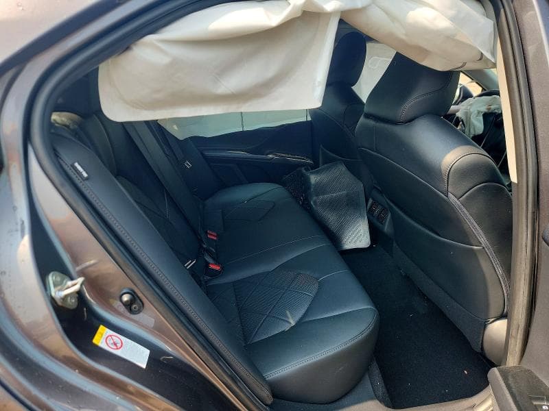 2018 TOYOTA CAMRY XLE 10