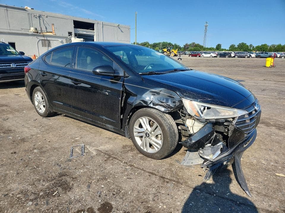 2020 HYUNDAI ELANTRA SEL 4