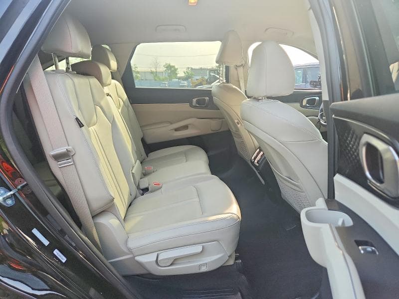 2025 KIA SORENTO S 11