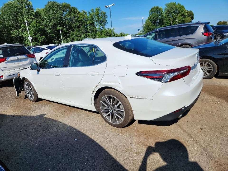 2021 TOYOTA CAMRY XLE 2