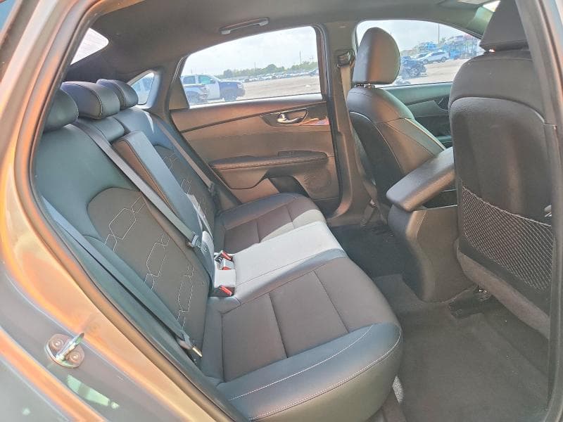2023 KIA FORTE GT LINE 10
