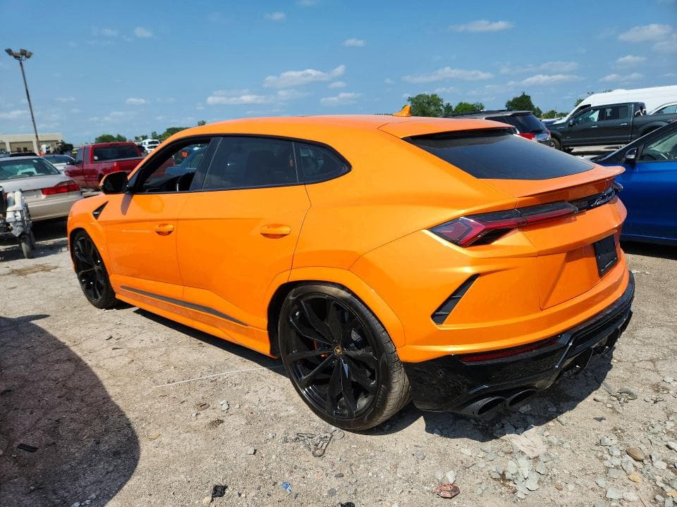 2022 LAMBORGHINI URUS 2