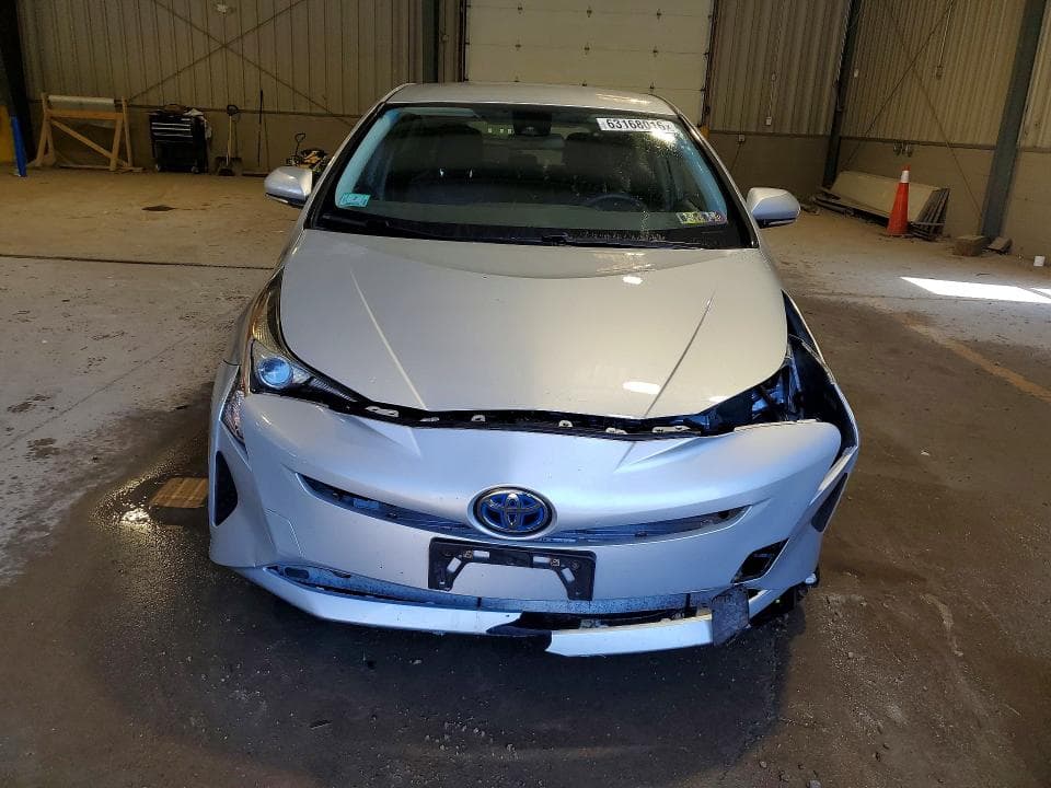2017 TOYOTA PRIUS TWO 5