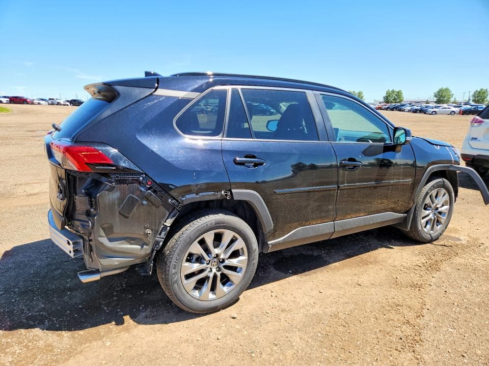 2024 TOYOTA RAV4 XLE 3