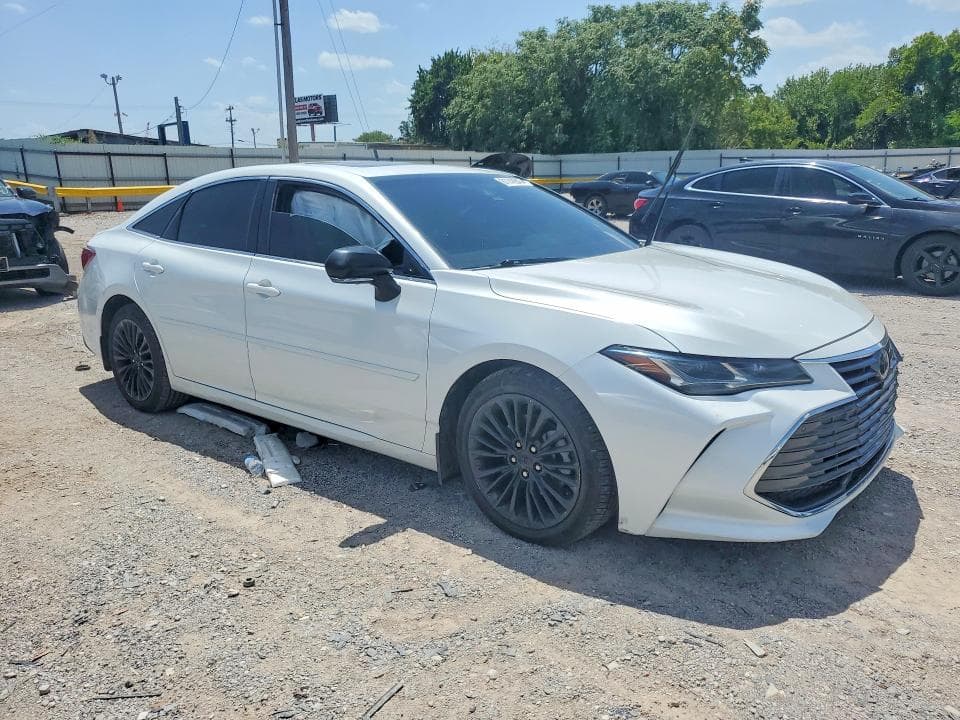 2019 TOYOTA AVALON LIMITED 4