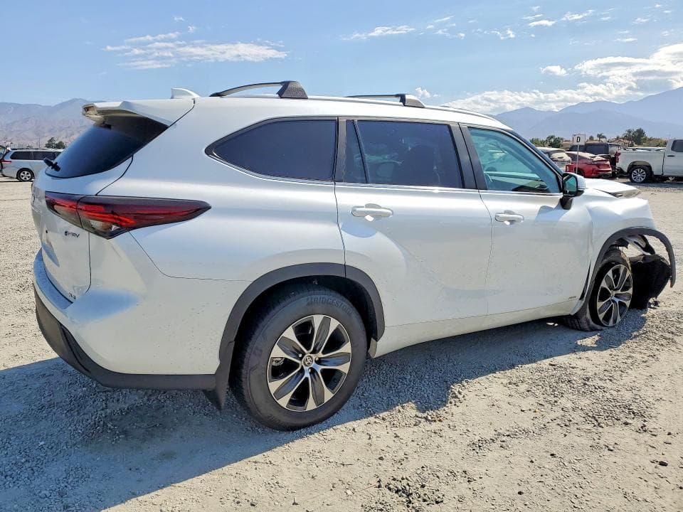 2026 TOYOTA HIGHLANDER HYBRID XLE 3