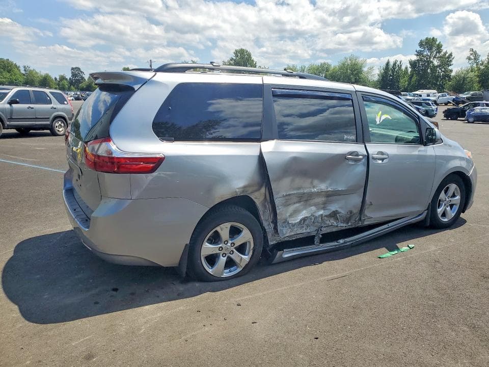 2017 TOYOTA SIENNA LE 3