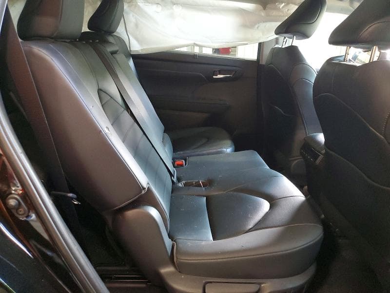 2023 TOYOTA HIGHLANDER XLE 10