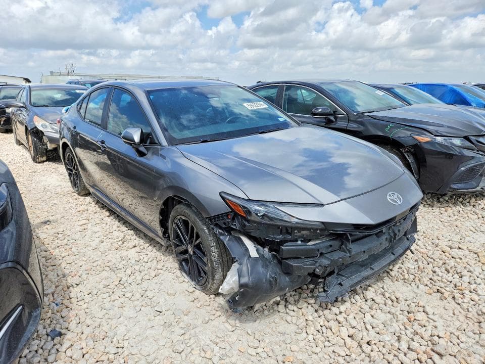 2025 TOYOTA CAMRY SE 4