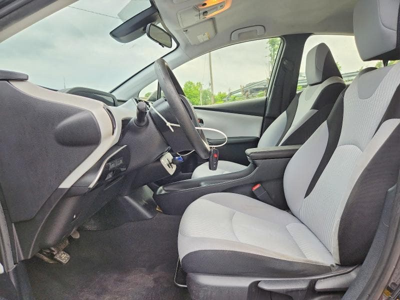 2017 TOYOTA PRIUS TWO 7