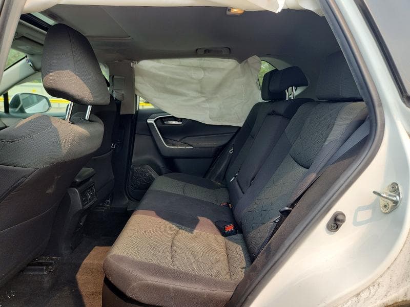 2021 TOYOTA RAV4 XLE 11