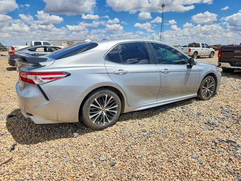 2020 TOYOTA CAMRY SE 3