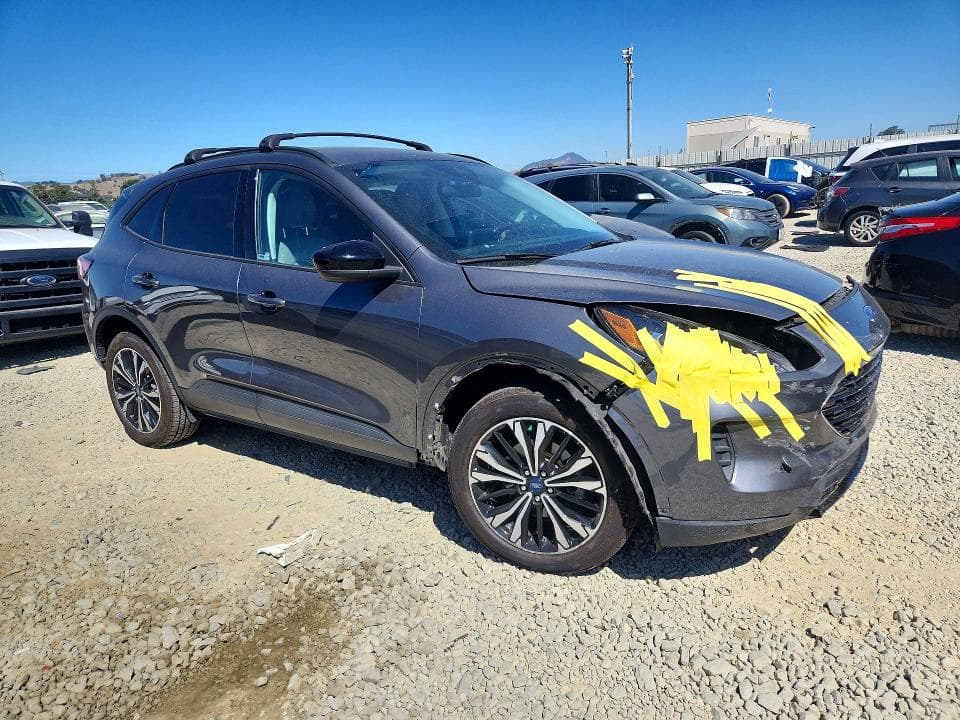2021 FORD ESCAPE SE 4