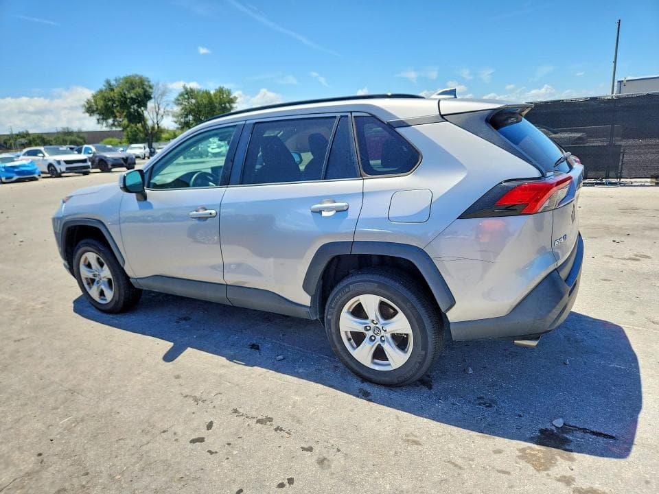 2020 TOYOTA RAV4 XLE 2