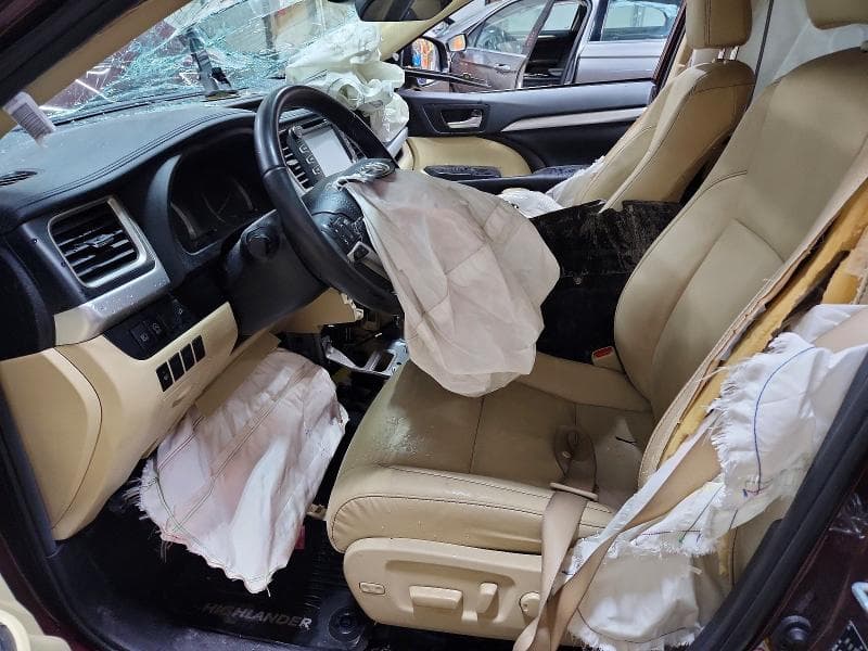 2019 TOYOTA HIGHLANDER XLE 7