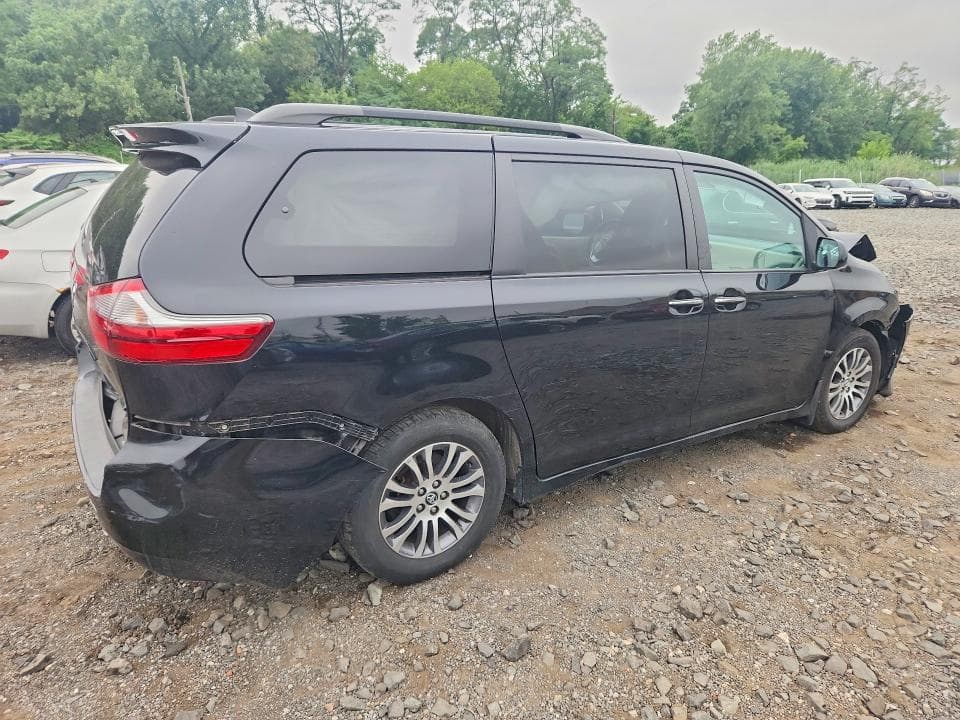 2020 TOYOTA SIENNA XLE 8-PASSENGER 3