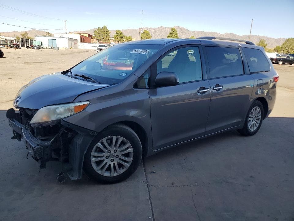 2017 TOYOTA SIENNA XLE PREMIUM 8-PASSENGER - 1
