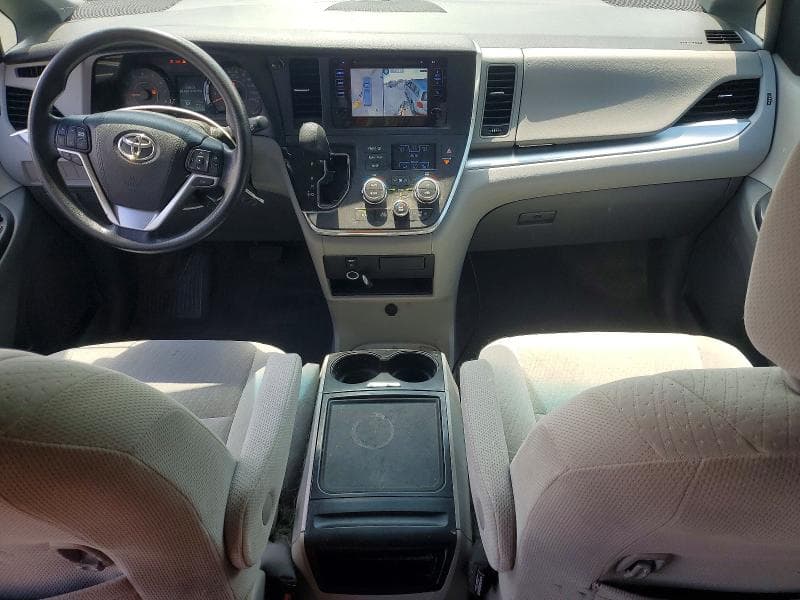 2017 TOYOTA SIENNA LE 8