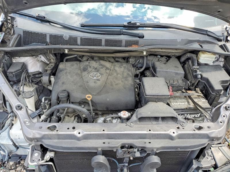 2018 TOYOTA SIENNA SE PREMIUM 8-PASSENGER 12