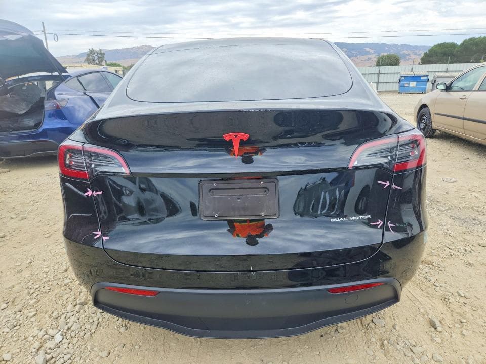 2025 TESLA MODEL Y 6